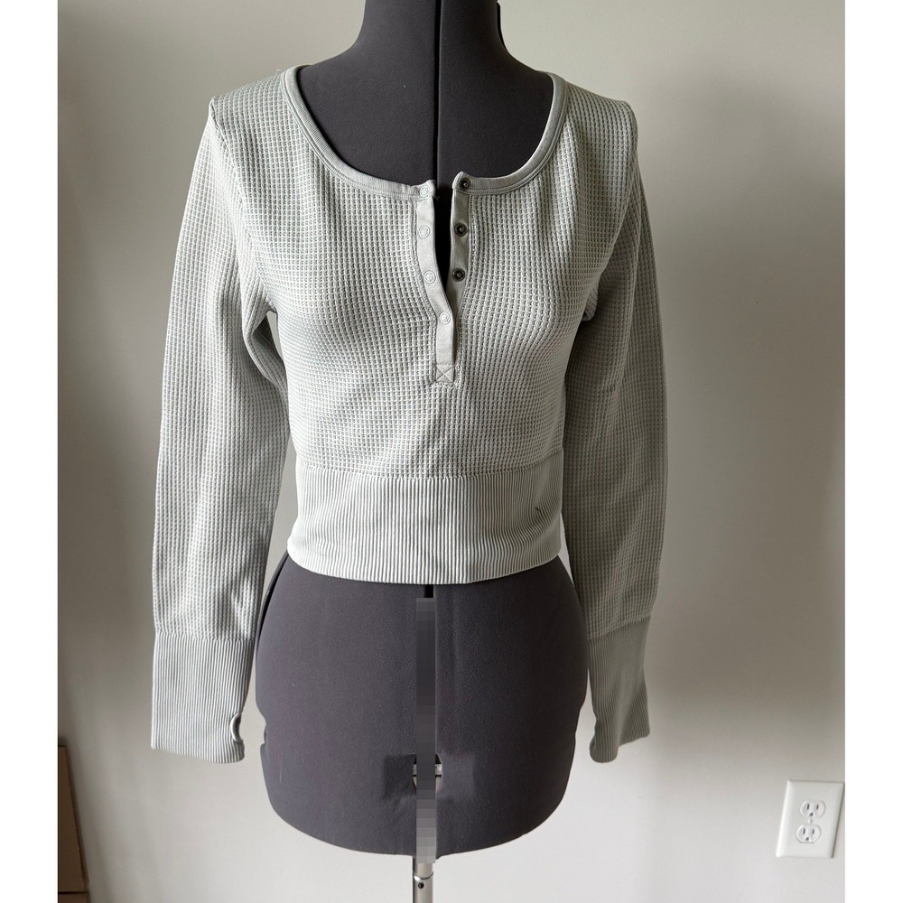 OFFLINE by Aerie Waffle Knit Henley Crop Top Light‎ Grey Thumbholes Size Medium